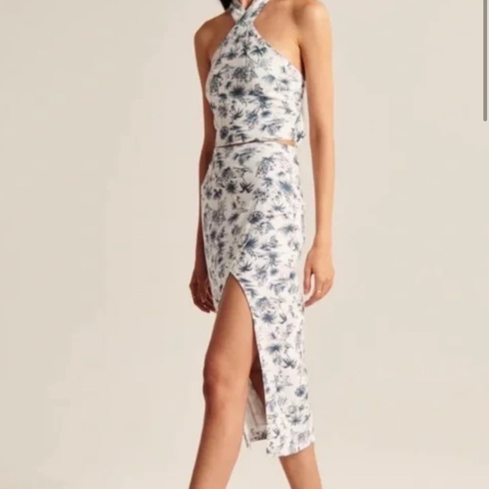 Trendy summer Blue and White Tropical Print Skirt linen blend from Abercrombie